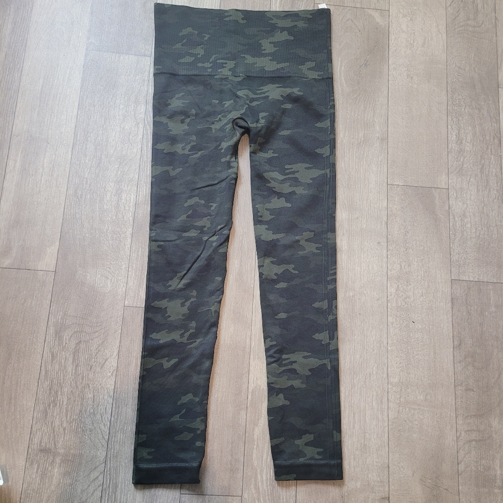 SPANX Green Camo‎ Leggings Size Medium